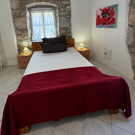 Mediterranes Ferienhaus M. Terrasse Veli Lošinj Exterior foto