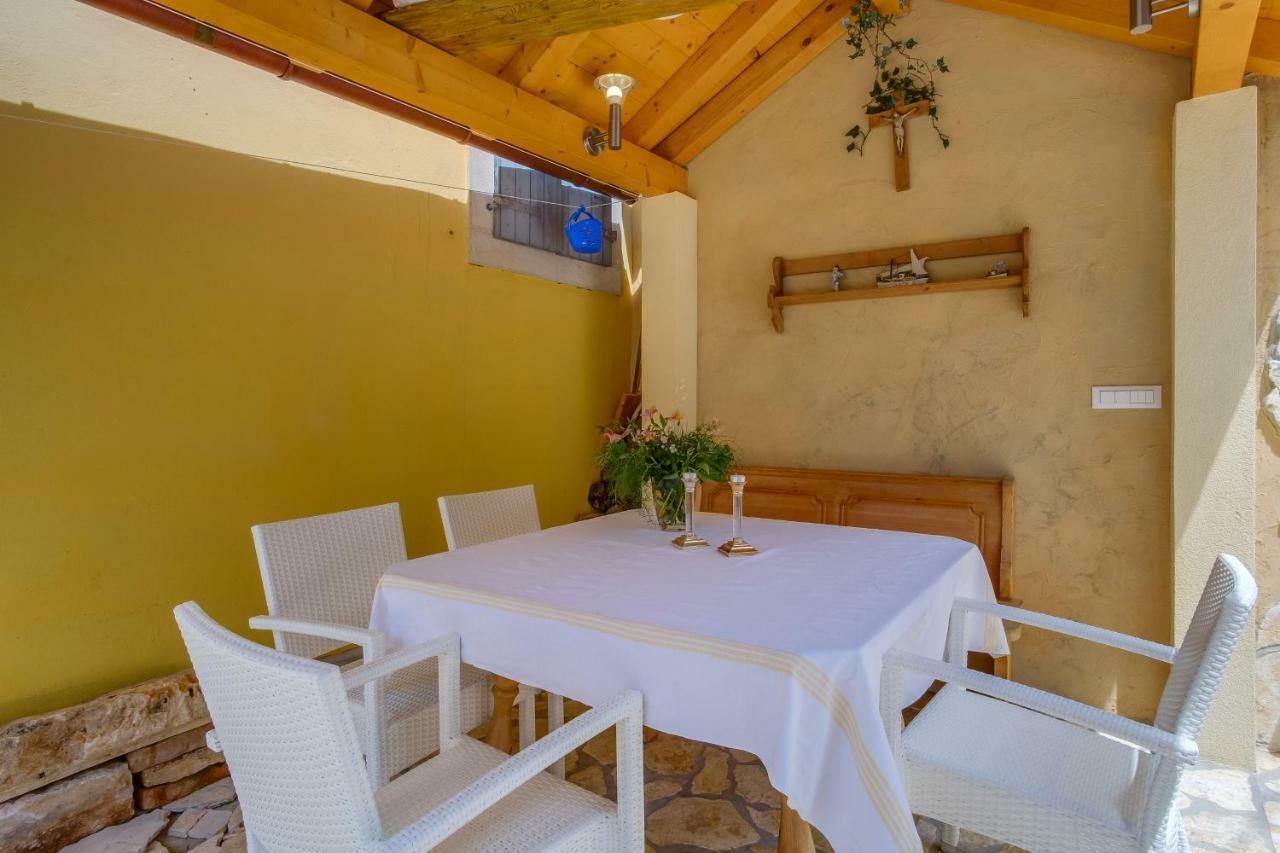 Mediterranes Ferienhaus M. Terrasse Veli Lošinj Exterior foto