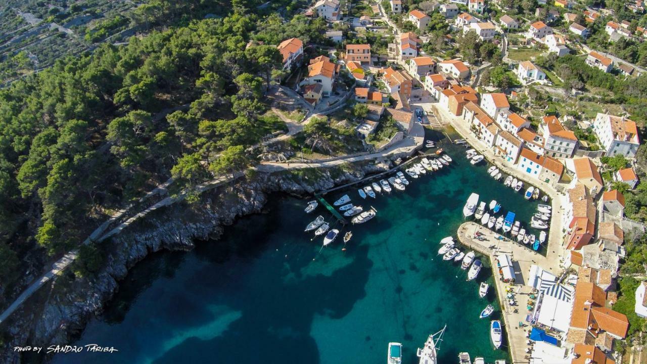 Mediterranes Ferienhaus M. Terrasse Veli Lošinj Exterior foto